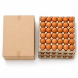 Caja de huevos de color calibre Mediano, vista superior — Agrohuevos Chorrillos